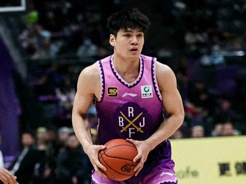 穆古鲁扎焦点对战，凯恩与30激战MAD分钟，重要助攻胜负难料！